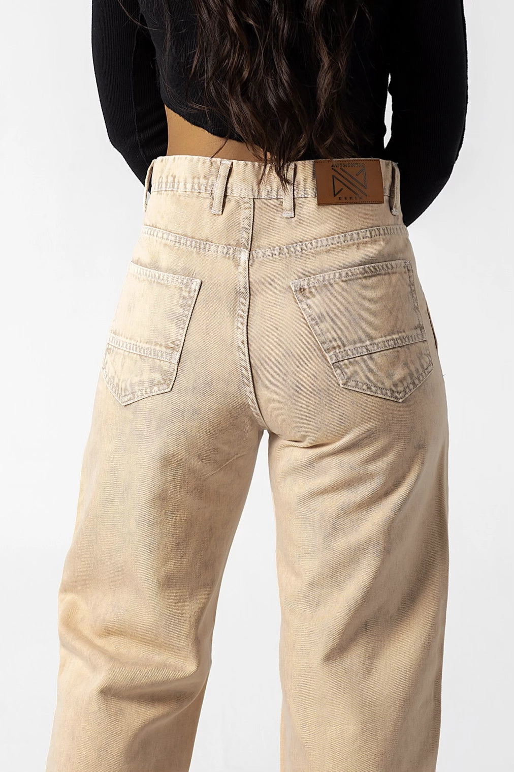 Modern Vintage High-Waist Tapered Jeans in Beige