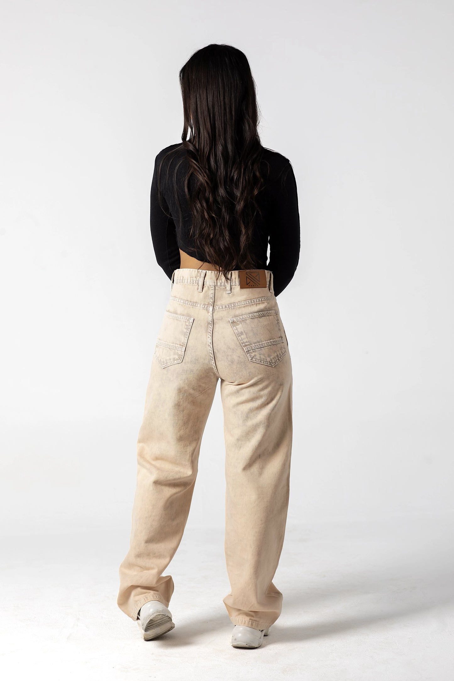 Modern Vintage High-Waist Tapered Jeans in Beige