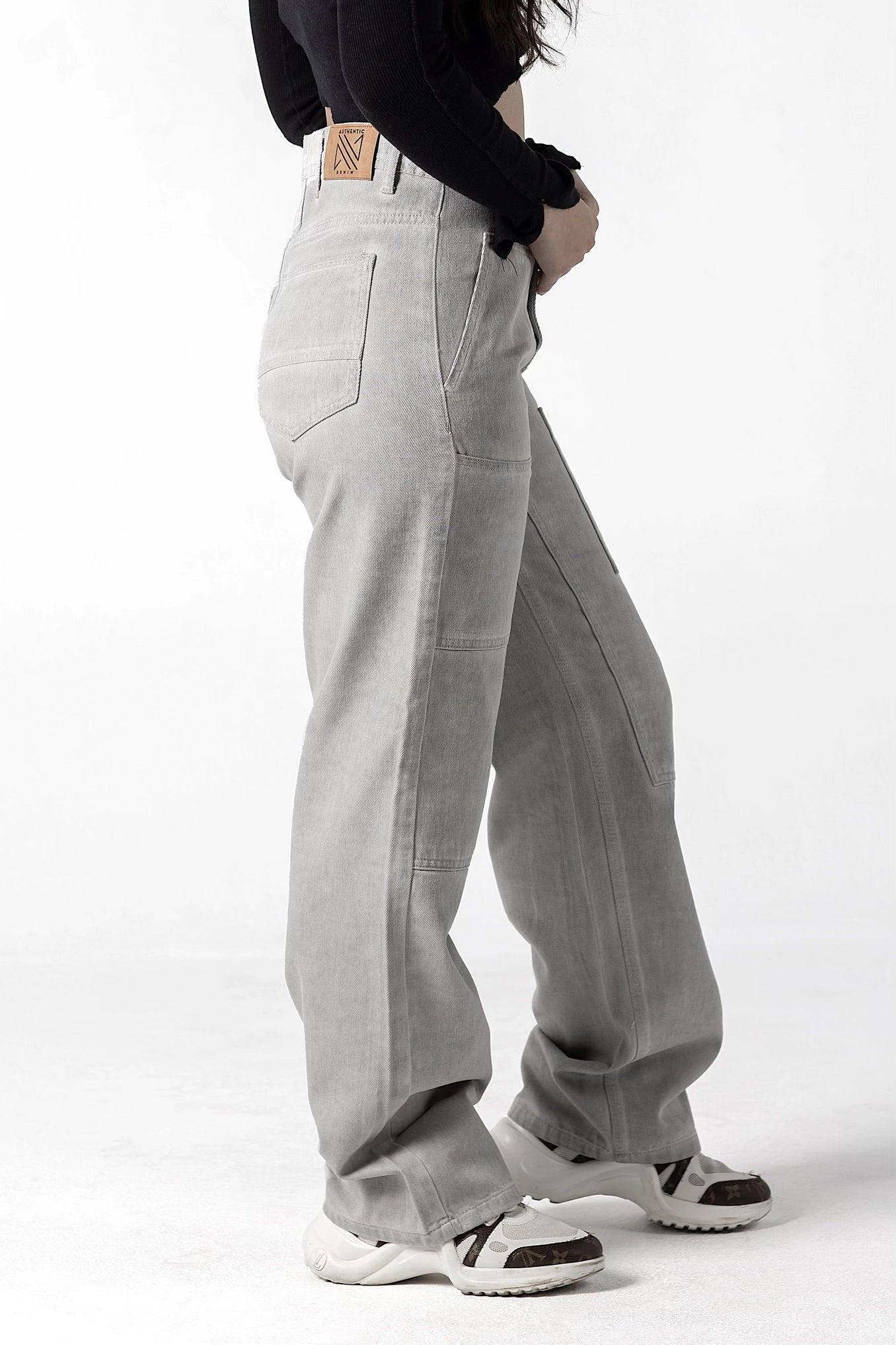 Sleek Urban Cargo Jeans in Cool Gray